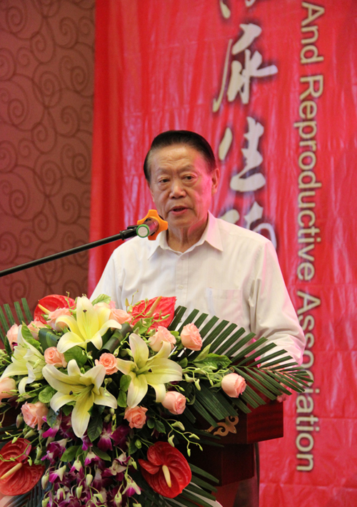 卫生部原副部长殷大奎教授在学习班上致辞.JPG